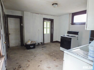 1537 W 3rd St, Davenport, IA 52802 - photo 3