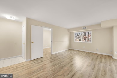 2911 Charing Cross Rd unit 16, Falls Church, VA 22042 - photo 6