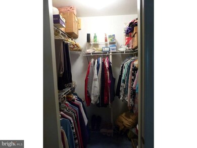 138 Pamela Ct unit 704, Levittown, PA 19057 - photo 5