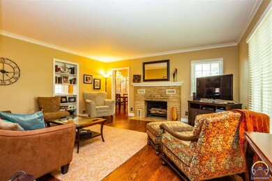 1947 SW Bowman Ct, Topeka, KS 66604 - photo 2