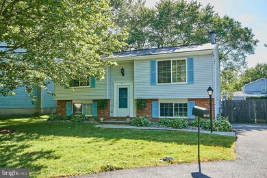 9112 Hunting Pines Place, Fairfax, VA 22032 - photo 2