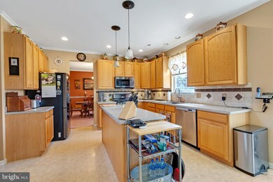 1041 Macoby Creek Way, Pennsburg, PA 18073 - photo 4