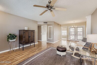 20025 N Willowcreek Cir, Sun City, AZ 85373 - photo 5