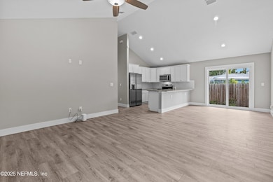 09-WeGoFar_2867N8thSt_009