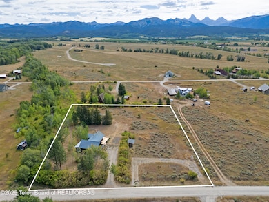 5223 Rancheros Loop_For MLS-3