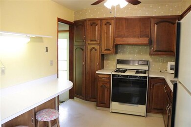 The 11' X 9' Kitchen features Opulent Cherry Cabin