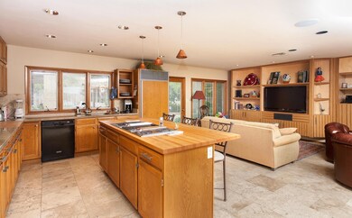 331 E Tuckey-30