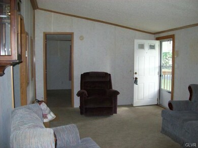 255 Pine Cir, Walnutport, PA 18088 - photo 7