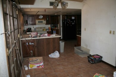 Kitchen (different angle)