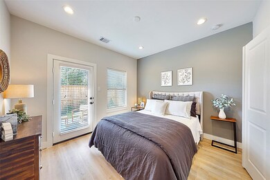 315 Thornton Rd unit F, Houston, TX 77018 - photo 4