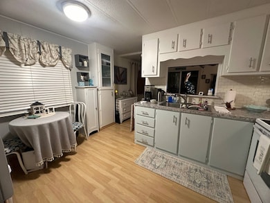 206 3rd St E, Nokomis, FL 34275 - photo 2