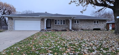 8135 Bishops Ln, Indianapolis, IN 46217 - photo 3