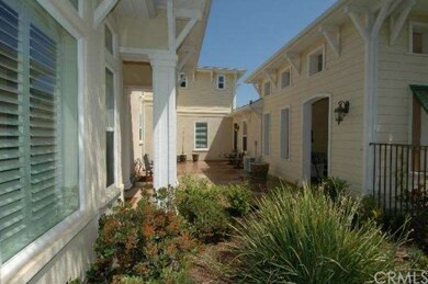 Front Courtyard has access to the Lanai in front..