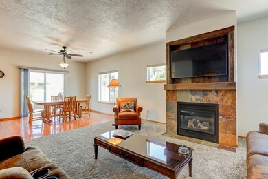 2109 NW Cedar Ave, Redmond, OR 97756 - photo 3