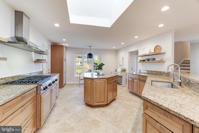 8817 Olympia Fields Ln, Vienna, VA 22182 - photo 7