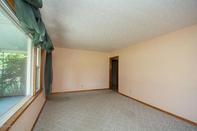 6209 Apex Dr, Louisville, KY 40219 - photo 5