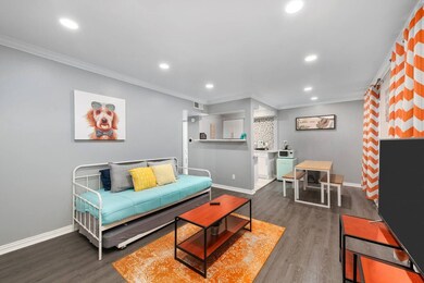 3611 Graustark St unit 15, Houston, TX 77006 - photo 2