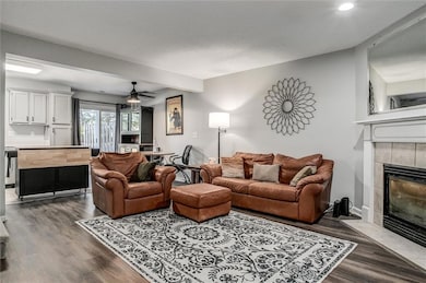 1302 SE Broadway Ct, Lees Summit, MO 64081 - photo 6