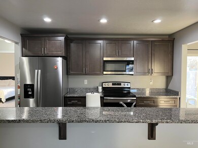 727 Schodde Ave, Burley, ID 83318 - photo 2