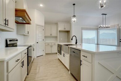 924 Rodgers Ave, Godley, TX 76044 - photo 4