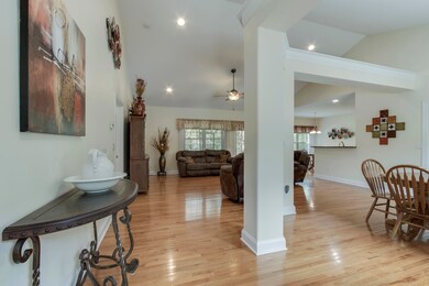 02_353 Mingo Way_EntryView