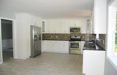 405 Oak St, Cresco, PA 18326 - photo 2