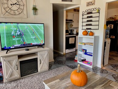 Alternate view Living Room