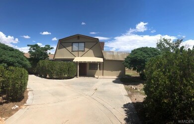 Front View Circle driveway