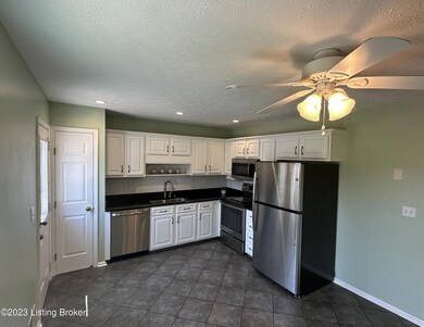 9105 Fairridge Dr, Louisville, KY 40229 - photo 7