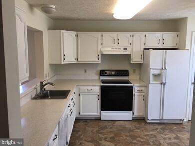 211 Tolbelt Ct, Stafford, VA 22554 - photo 2