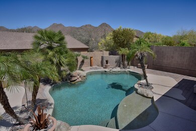 Pool area w/mountain VIEWS!