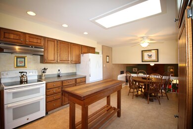 Kitchen & Dining Area