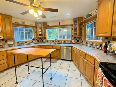 8663 E Evans Creek Rd, Rogue River, OR 97537 - photo 4