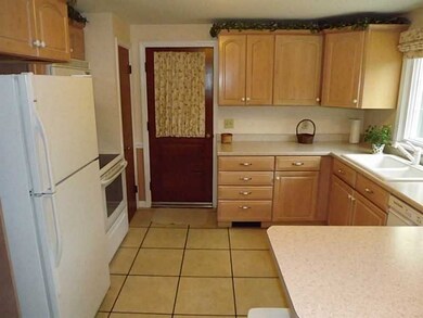 7 Maplewood Orchard Dr, Greenville, RI 02828 - photo 7