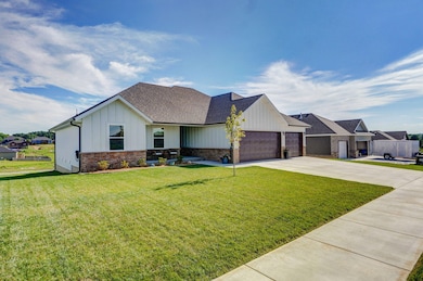 2608 W Webb Rd-2