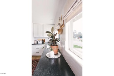 204 Byron Ave-020-008-Mason HomeFinals00