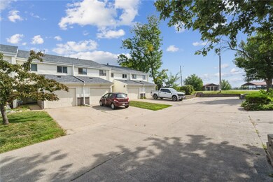 51 29th Avenue Dr SW unit 7, Cedar Rapids, IA 52404 - photo 2