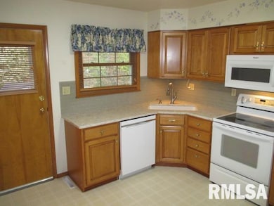 5712 N Keenland Ave, Peoria, IL 61614 - photo 6