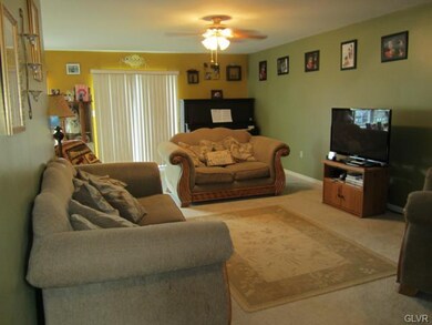 6889 Hunt Dr, Macungie, PA 18062 - photo 5