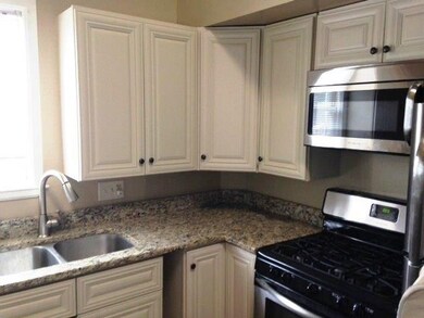 Well equipped Gourmet Style Kitchen including SS G