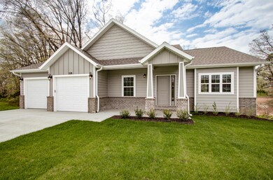 4 Front Exterior (C)
