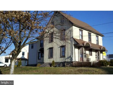 637 E Broad St, Souderton, PA 18964 - photo 2