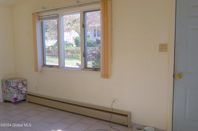 15 Center St, Schenectady, NY 12302 - photo 4