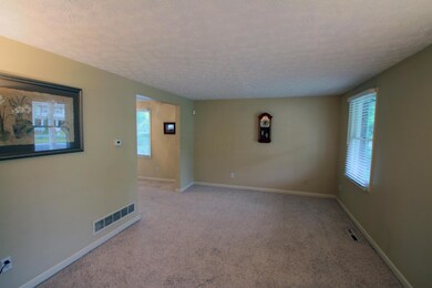 6566 Skywae Dr, Columbus, OH 43229 - photo 4