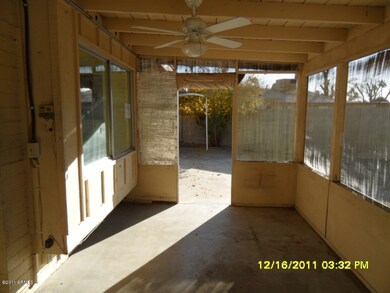 COVERED PATIO w/fan