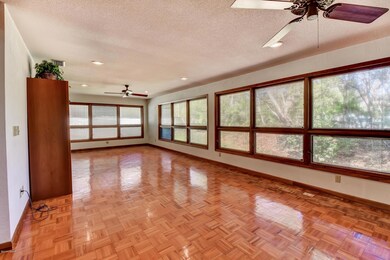 2-Living Room Area