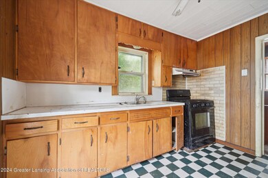 11-814-Mahlon-St-Lansing-MI-48906-Window
