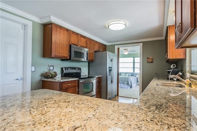 Beautifully updated kitchen with Kraftsmaid cabine
