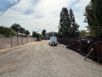 2076 Roberts Rd, Medford, OR 97504 - photo 2