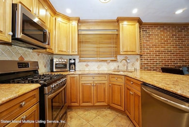 91 Cotter Ave, Staten Island, NY 10306 - photo 6